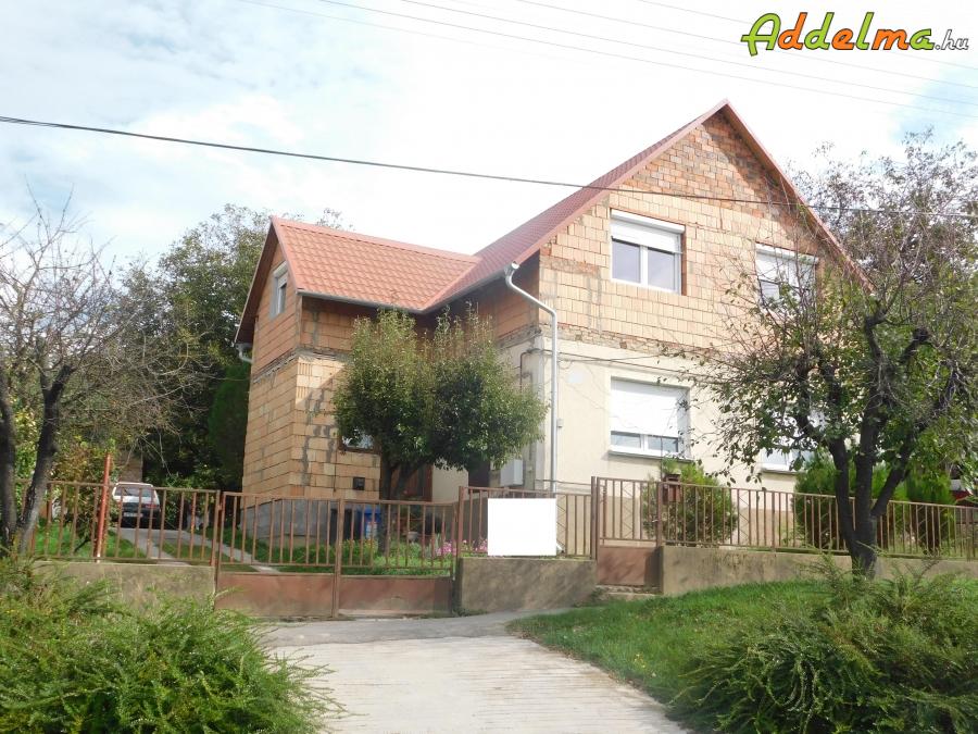 Áresés! Kaposvár-Toponáron többgenerációs családi ház eladó 