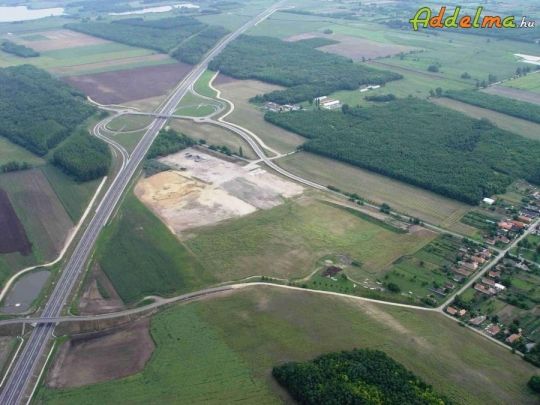 17 Ha.-os iparterület eladó az M6-os autópálya mellett!