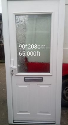 Bontott bejárati ajtók