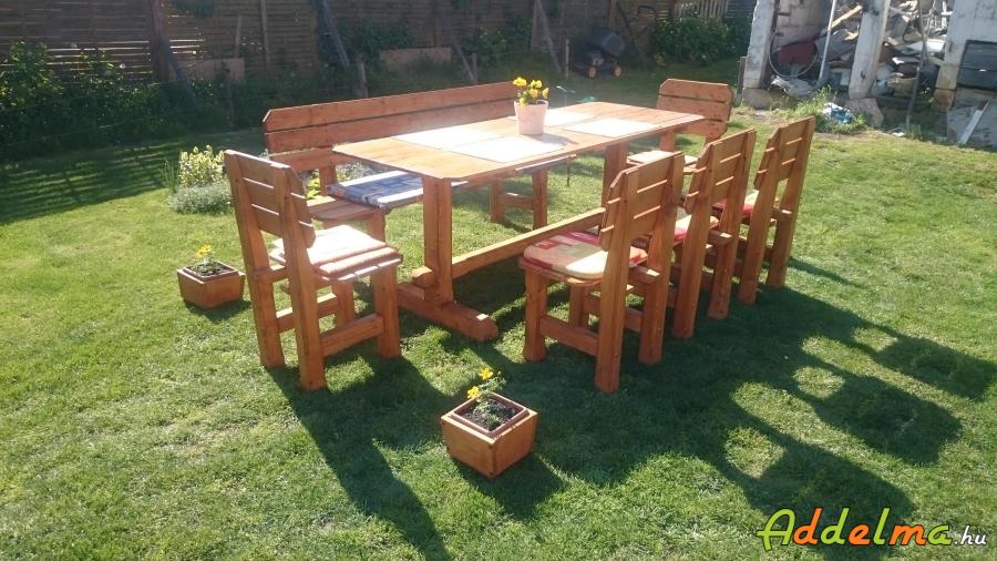 Stabil kerti bútor székekkel teak szinben ajándék székkel