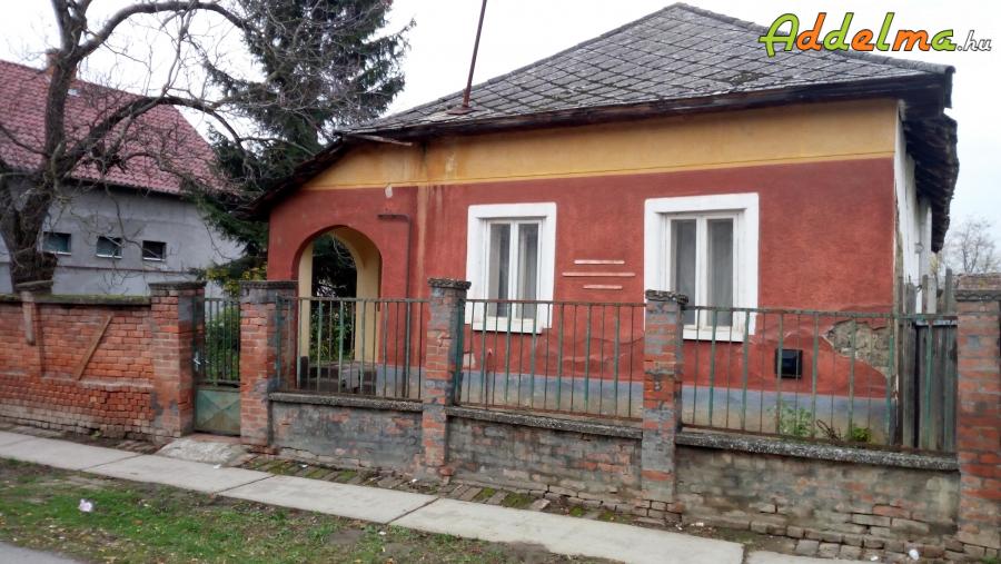 Eladó 61 m²-es családi ház, Csépa
