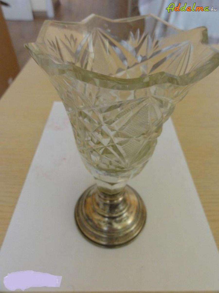 Ezüsttalpas kristály pohár