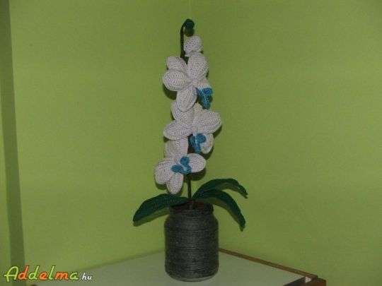 Lila horgolt orchidea