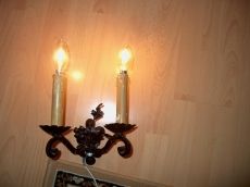 Eladó egy régi kovácsoltvas kétgyertyás karnis lámpa 1939- ből
