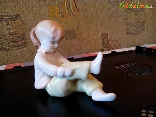PORCELÁN FIGURA