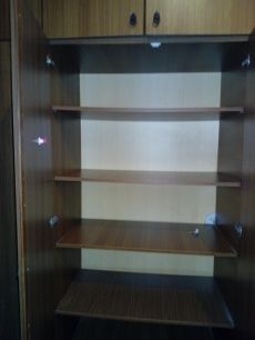 Gardrob szekrény 200 x 100 x 60 cm méretü rakodós,polcos