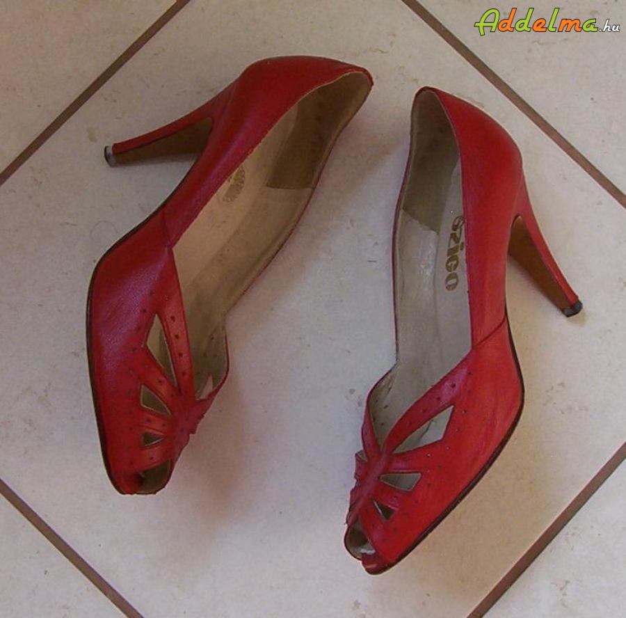 Piros magassarkú cipő eladó