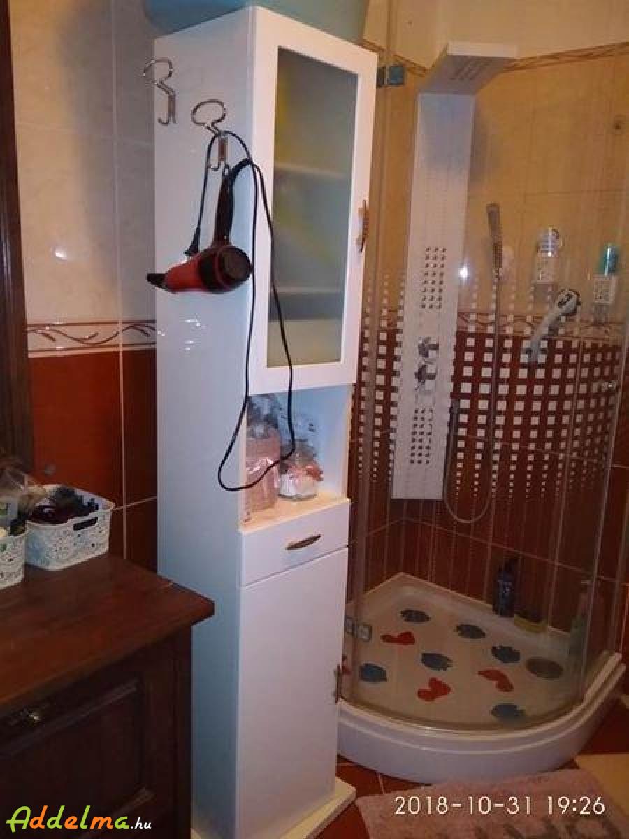 Magasfényű fürdőszoba szekrény eladó