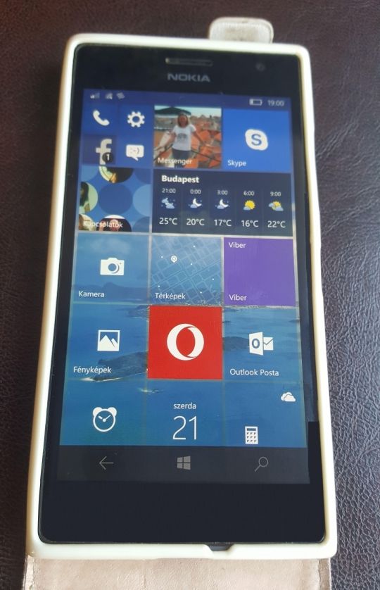 Nokia 735 - Win10 -es hibatlan allapotban + Doboz + Töltö + Flip tok