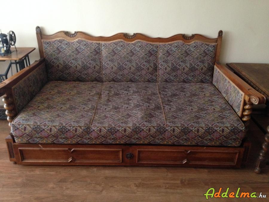 Kolóniál kanapé