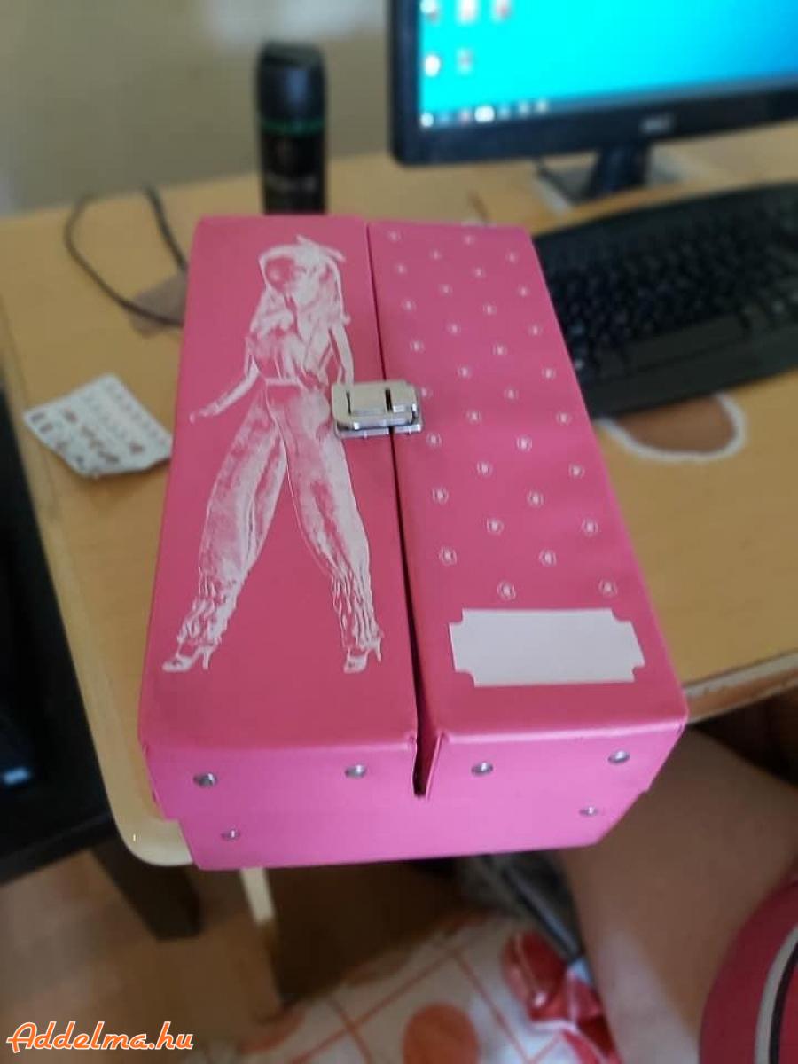 Barbie doboz
