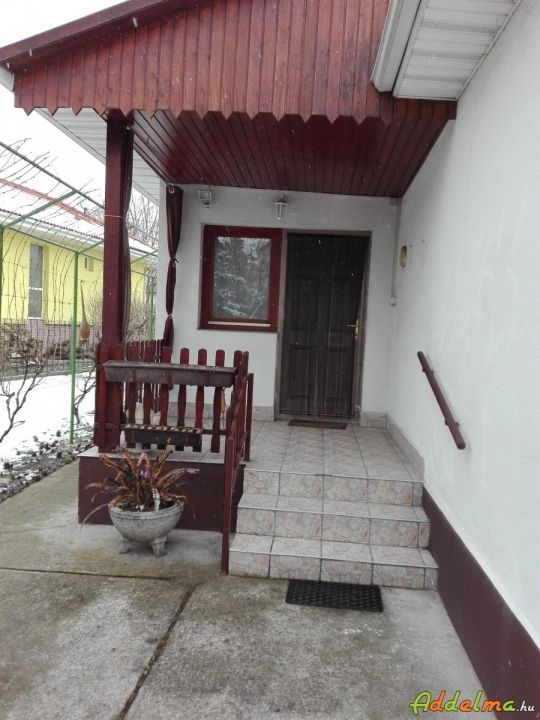 Kertes ház