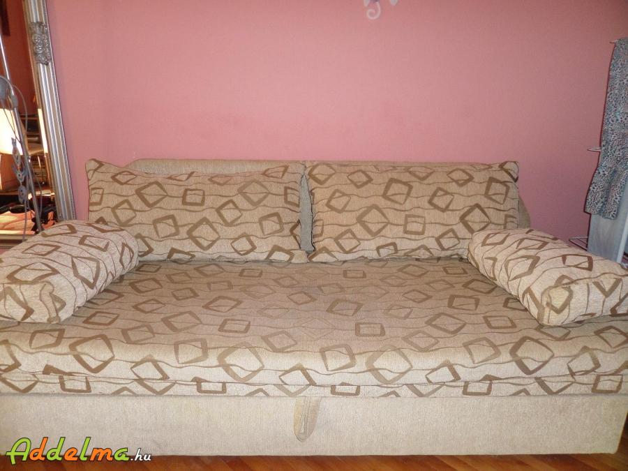 Hermina 4 párnás ágyazható, kihúzható kanapé