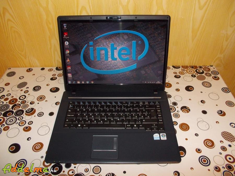 Hibátlan állapotú kétmagos Magyar Albacomp laptop