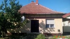 Tetétleni sátortetős családi ház