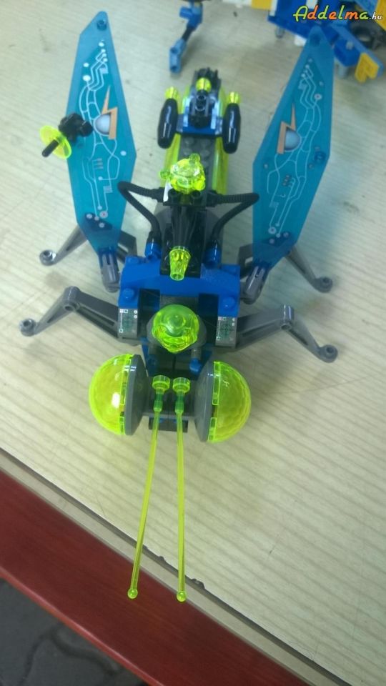 LEGO ragasztott