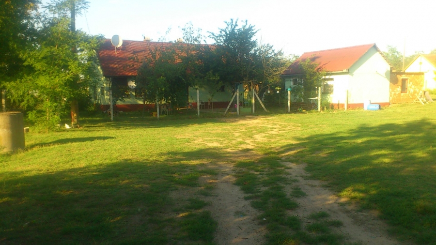 Debrecen-Nagycserén 1hold bekeritett tanya 2 lakóingatlannal
