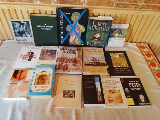 107 db Új állapotú hibátlan könyvem eladó benne ritkaságokkal