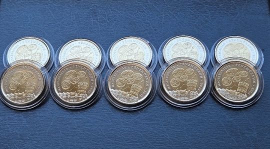 10db Pénzmúzeum 100ft-os érmét cserélnék Honvédségi 100ft-ra