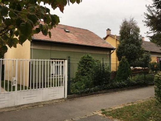 11.kerületben kisház kiadó!