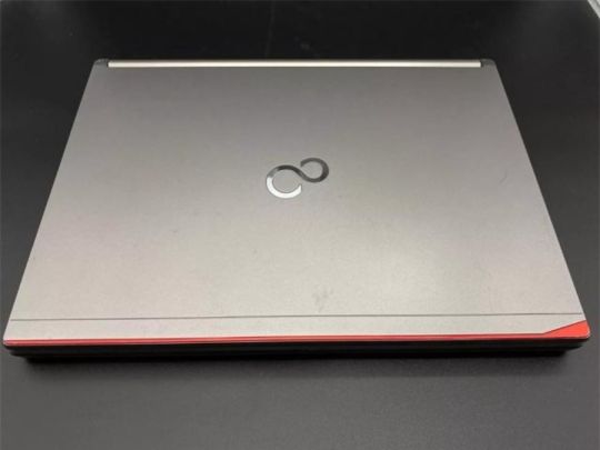 1600+ új laptop, vagy ez: Fujitsu Lifebook E744 -1.22