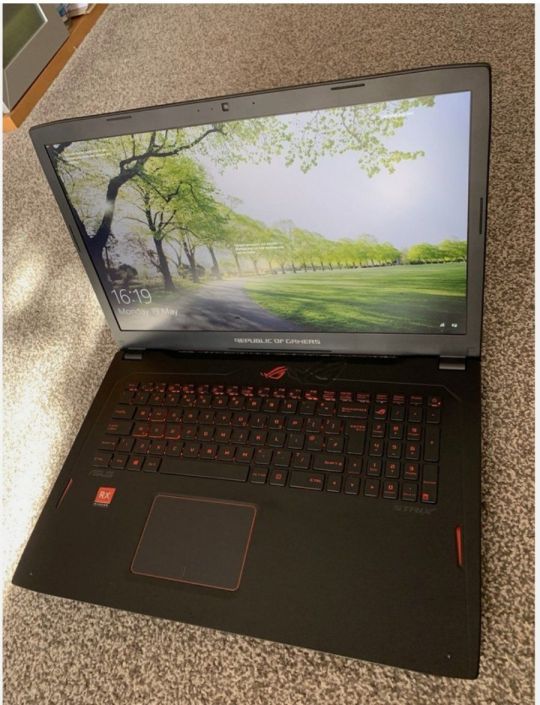 17,3 colos Asus rog ryzen laptop eladó Ryzen 5 1600 , Radeon RX 580