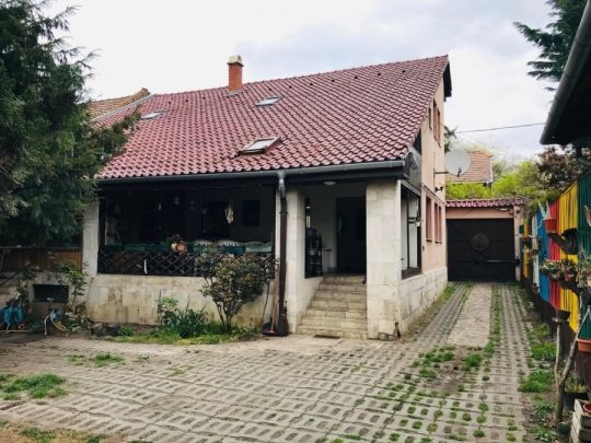 18.kerületben kertes nagy garzon kiadó!