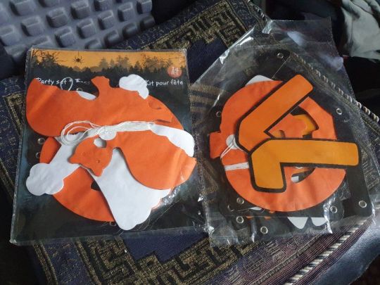 2 csomag Halloween füzér, tökök-szellemek-betűk-denevérek + DVD