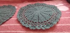 2 darab horgolt alátát /átmérő 34 cm/