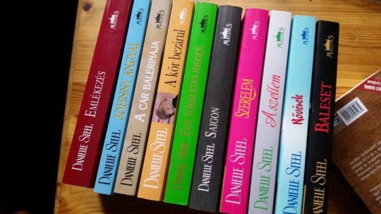 20 db Danielle Steel könyv