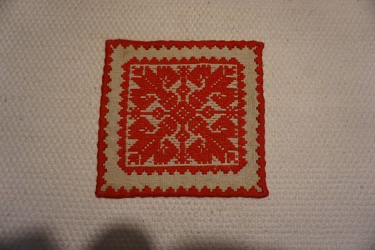 21x21 cm.-es kis szőttes alátét terítő eladó.