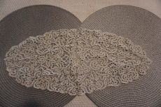 22x48 cm.-es ellipszis alakú aprómintás csipke terítő eladó