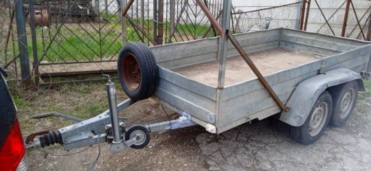 2,3 t együttes tömegű utánfutó, pótkocsi