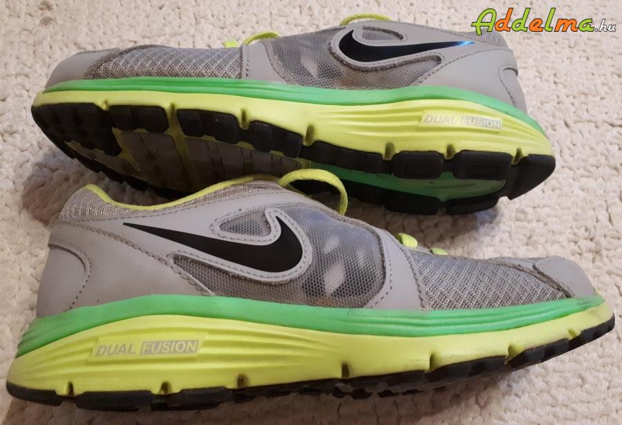 35,5-es Nike_Dual_Fusion_Run_355 cipő