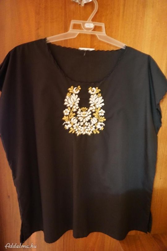 2XL-es fekete női blúz kalocsai drapp hímzéssel eladó