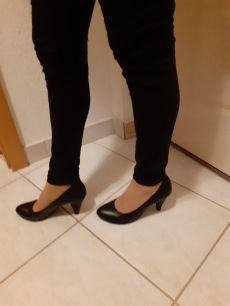 37-es fekete női cipő