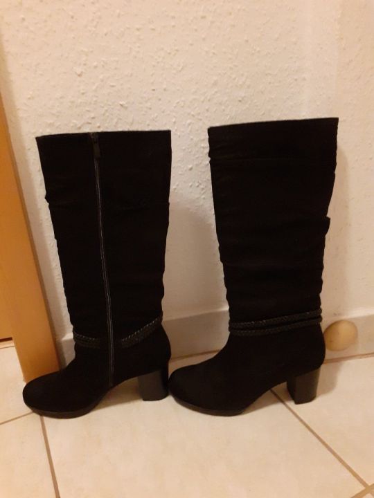 37-es fekete női csizma