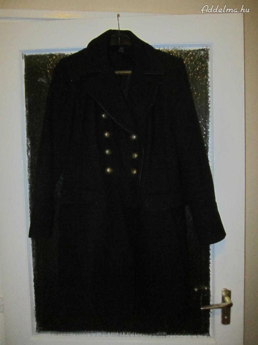 38-as F&F-es duplasoros gombolású fekete kabát