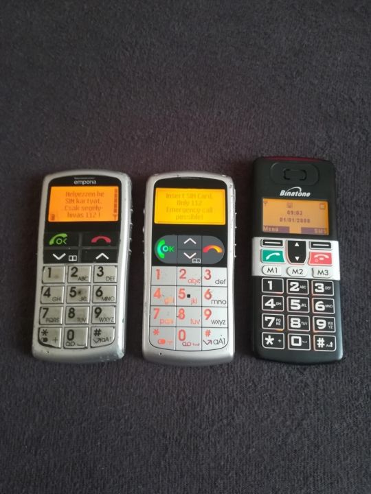 3db  telefon eladó ,bekapcsolnak tovább nincsenek tesztelve