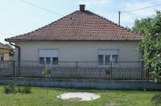 3.kerületben családi házban szoba kiadó!