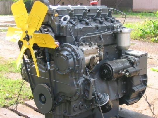 Perkins motor 4 H felújított