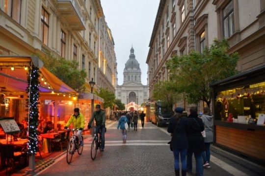 5.kerületben 3 szobás hatalmas lakás kiadó!