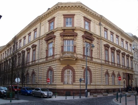 8.kerületben garzon kiadó!