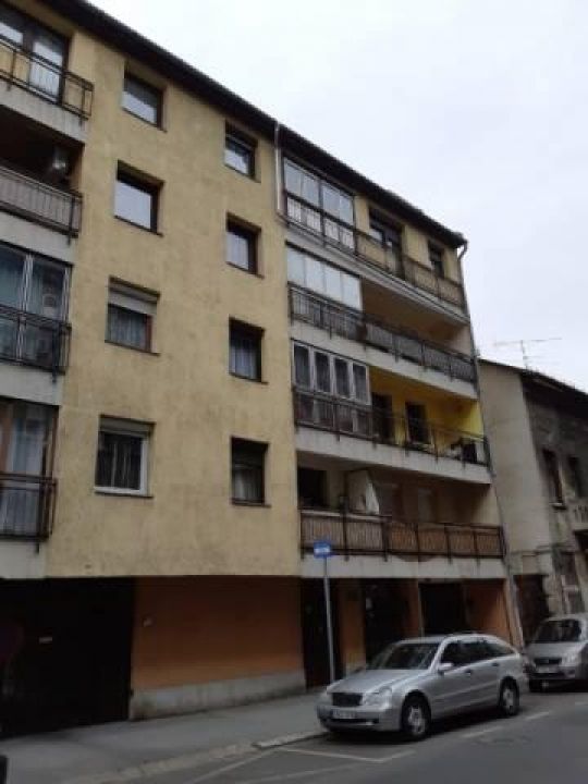 8.kerületben garzon lakás kiadó!