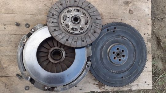 '96-os Iveco daily 2,5 disel szerkezett -tárcsa eladó.
