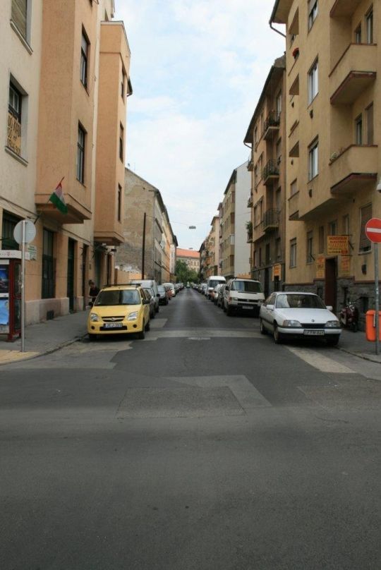 9.kerületben garzon lakás kiadó!