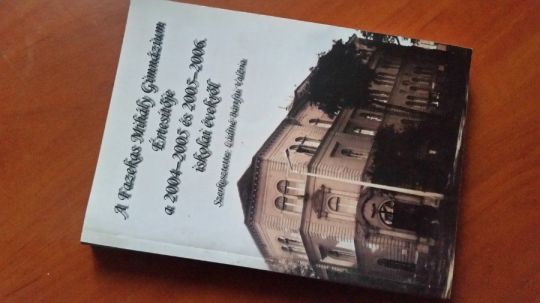 A Fazekas Mihály Gimnázium értesítője a 2004-2005