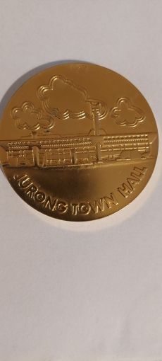 A szingapuri iparosítási múzeum átadási emlékérme eladó.