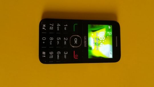 Alcatel 2008g mobil, jó és  telekom.