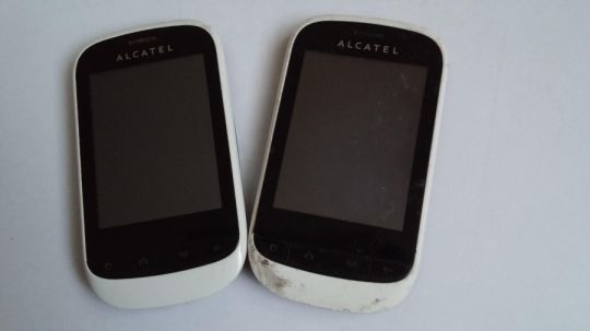 Alcatel 720 telefon  eladó törött kijelzősek!   Tartozékok